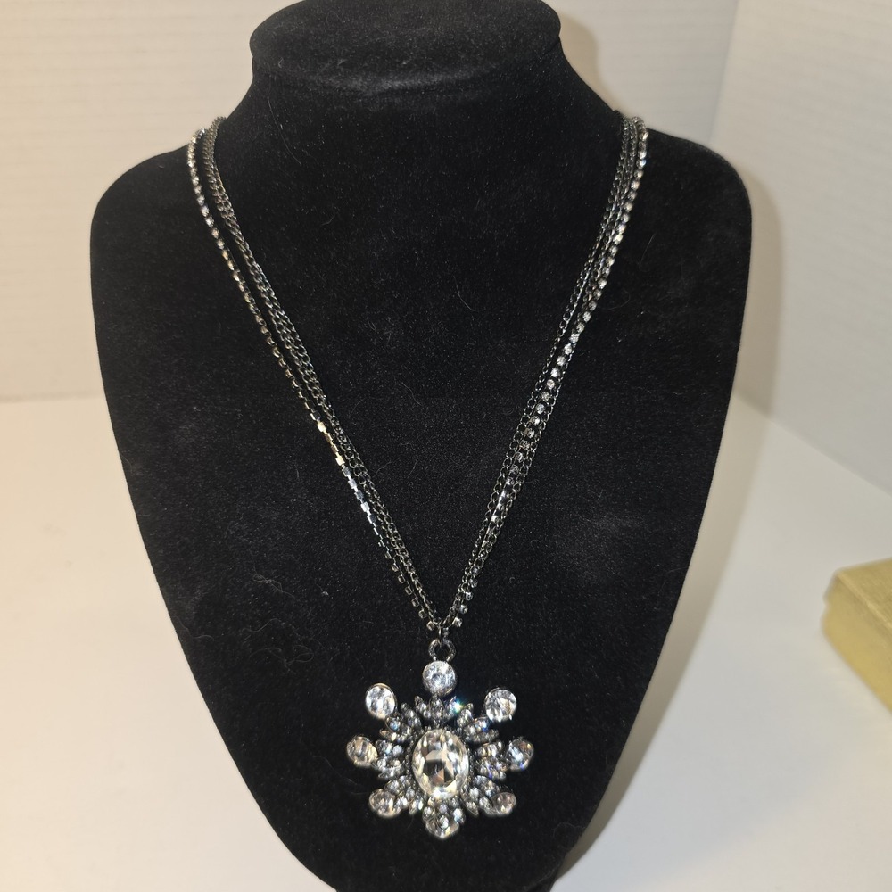 Sparkling Snowflake Pendant Necklace Silver Tone Crystal Rhinestone Dangle Chain